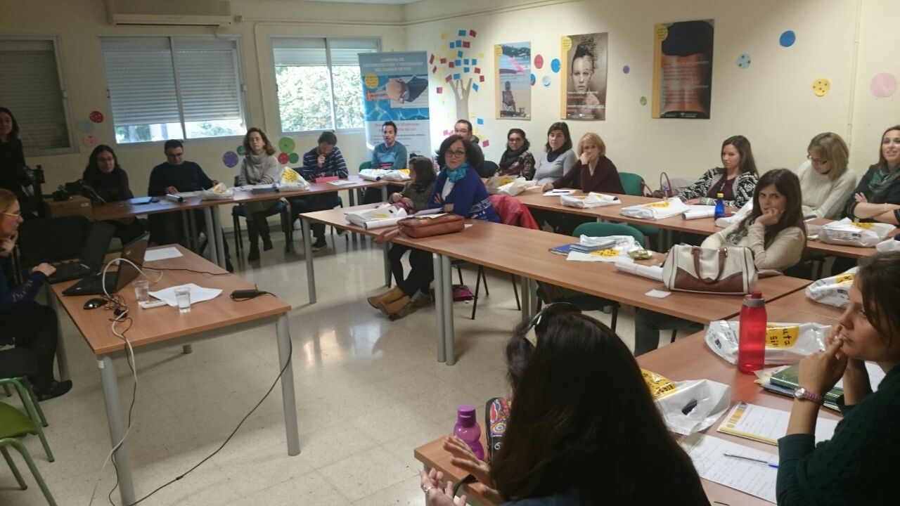 La Campaña de Fotoprotección dirigida de nuevo al ámbito escolar comienza este año con la formación de profesores