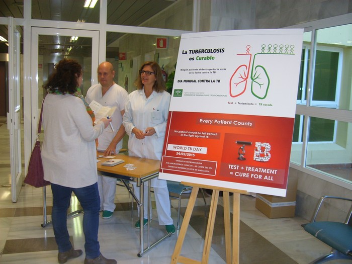 La unidad de Microbiología del Hospital Costa del Sol realiza una campaña para informar y concienciar de la importancia de la tuberculosis