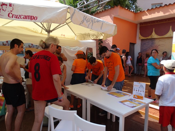 La Campaña de Fotoprotección visita el diverhotel Marbella en una jornada de sensibilización dirigida a clientes y turistas