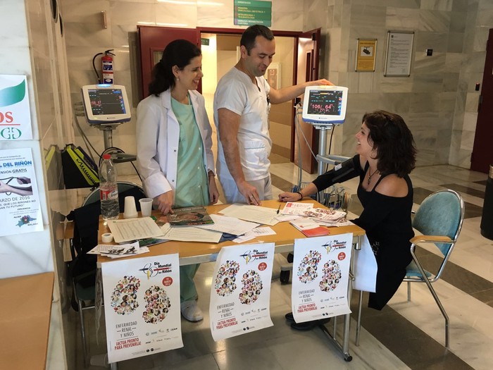 La unidad de Hemodiálisis del Hospital Costa del Sol realiza una campaña para informar y concienciar de la importancia de la enfermedad renal crónica