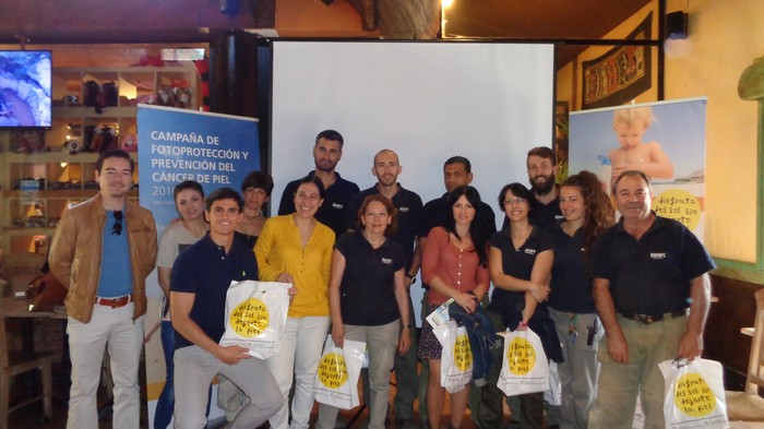 El Área Sanitaria Costa del Sol continúa su campaña de fotoprotección con una jornada formativa dirigida a trabajadores de Bioparc Fuengirola