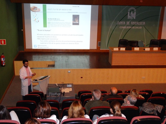 El área de Farmacia del Hospital Costa del Sol ofrece una charla sobre la importancia de los errores de medicación