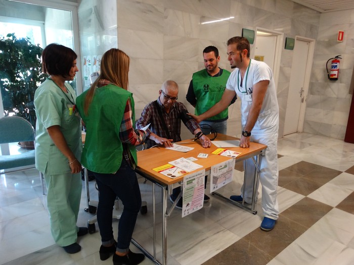 La unidad de Hemodiálisis del Hospital Costa del Sol realiza una campaña para informar y concienciar de la importancia de la enfermedad renal crónica