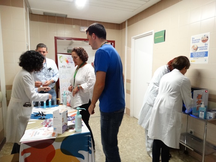 La Agencia Sanitaria Costa del Sol realiza una campaña divulgativa con motivo del Día Mundial de la Higiene de Manos