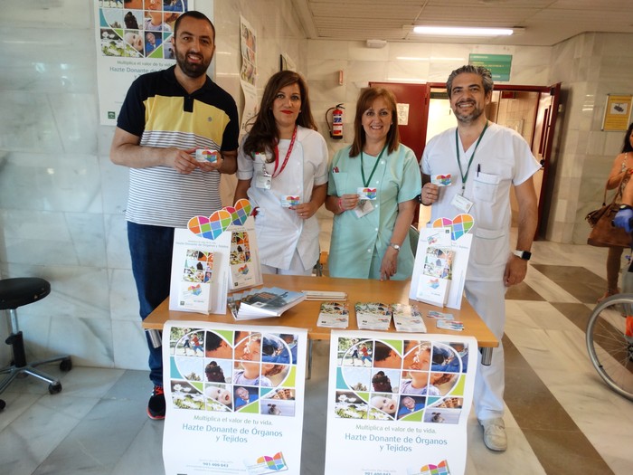 El Hospital Costa del Sol realiza una campaña informativa en consultas externas para concienciar sobre la necesidad de donar órganos