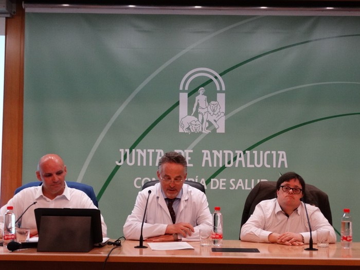 El Hospital Costa del Sol acoge una conferencia de Pablo Pineda que ha ofrecido una visión renovada de la discapacidad