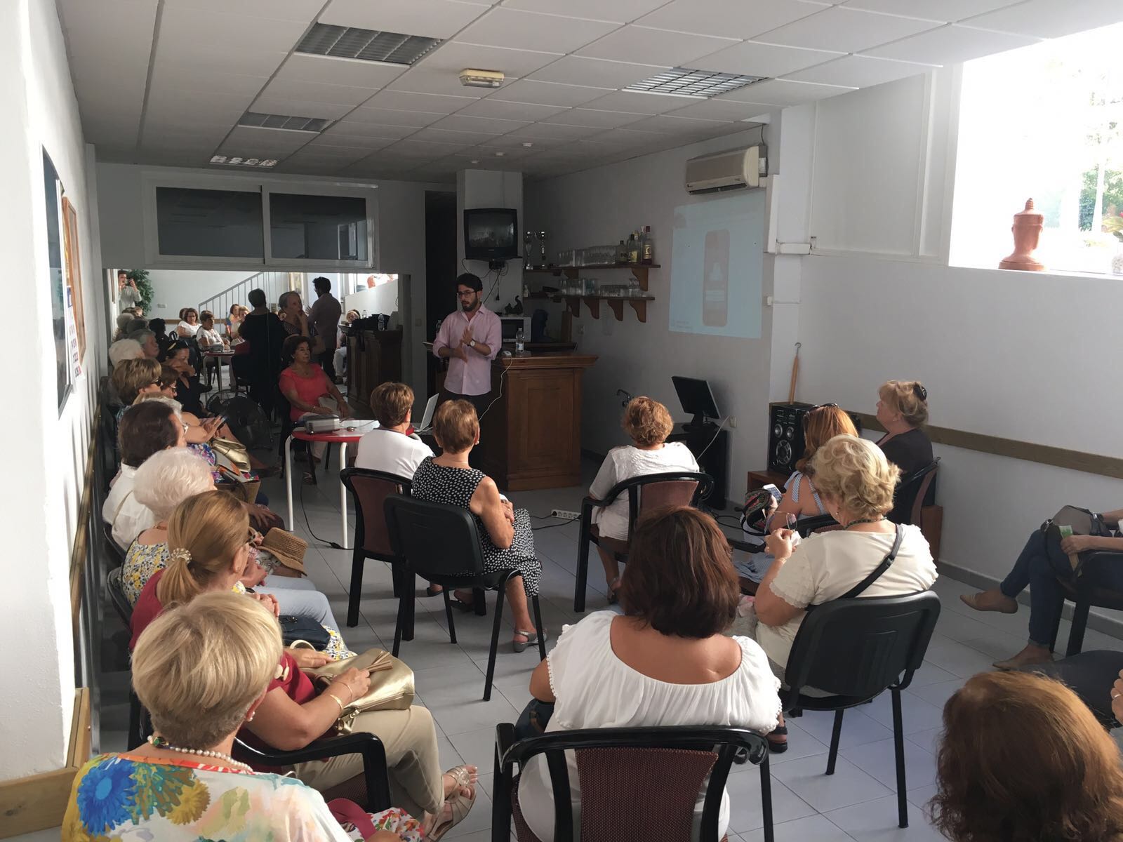 El área de Farmacia del Hospital Costa del Sol ofrece una charla sobre la importancia de los errores de medicación