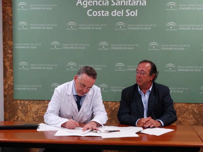 El Hospital Costa del Sol y la Asociación MarbellAyuda suscriben un convenio de colaboración para hacer más amena y divertida la estancia de los niños durante su ingreso