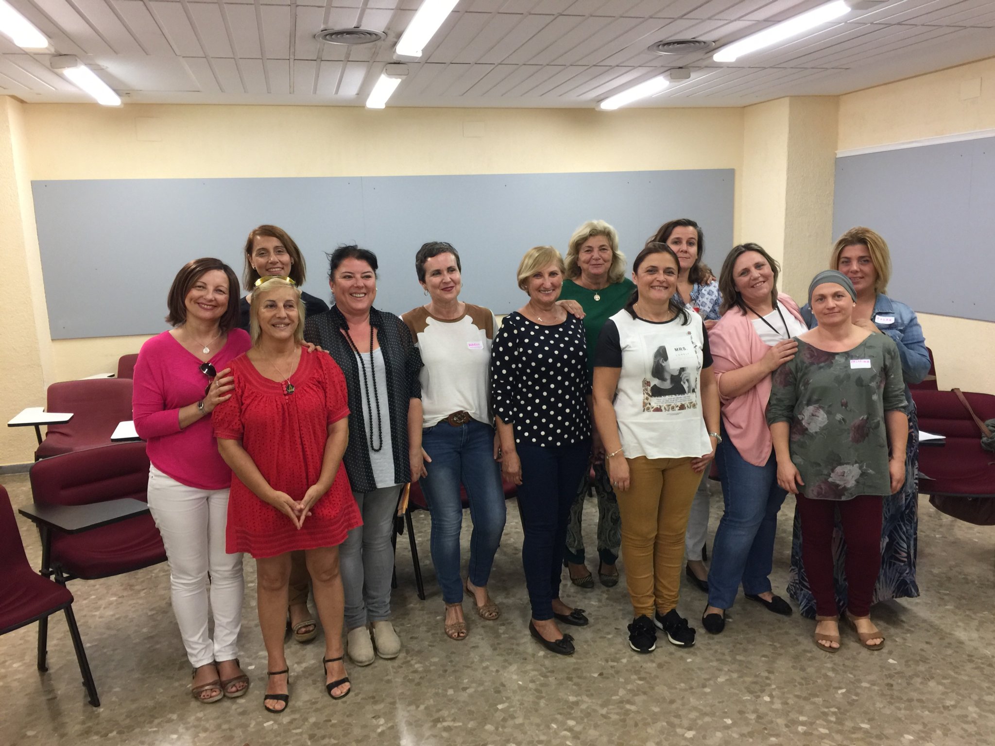 Pacientes y profesionales del Hospital Costa del sol forman a personas con cáncer de mama para que aprendan a mejorar su calidad de vida