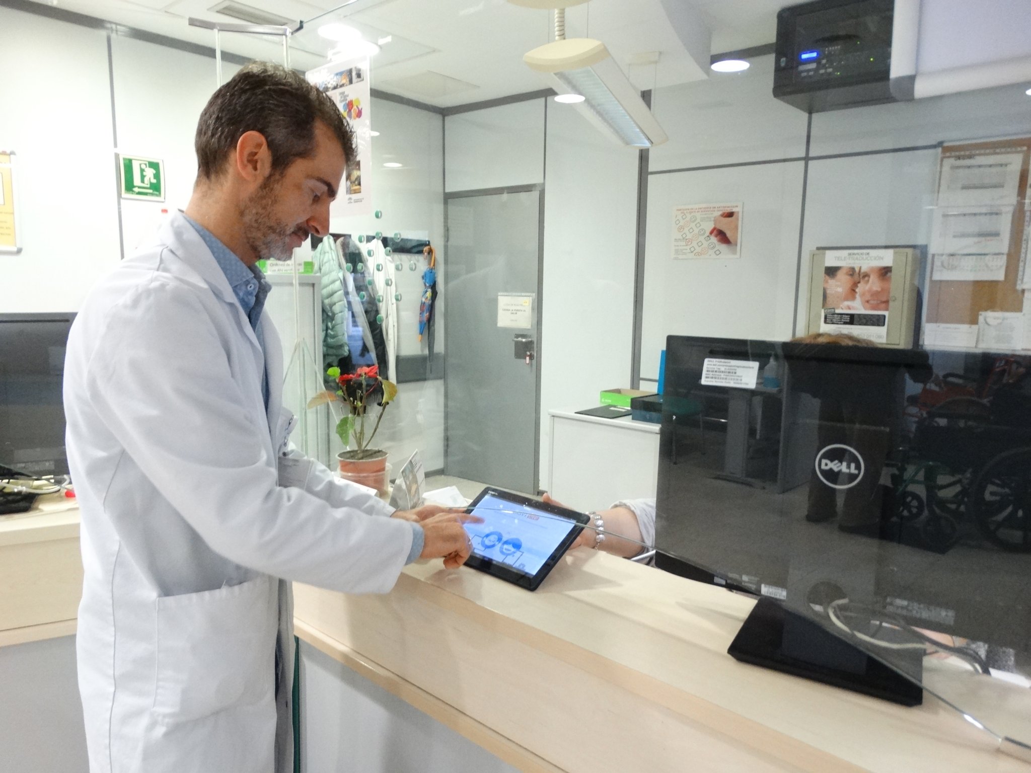 La Agencia Sanitaria Costa del Sol pone en marcha un sistema de vídeo-interpretación a la lengua de signos para facilitar la comunicación de las personas sordas con los sanitarios