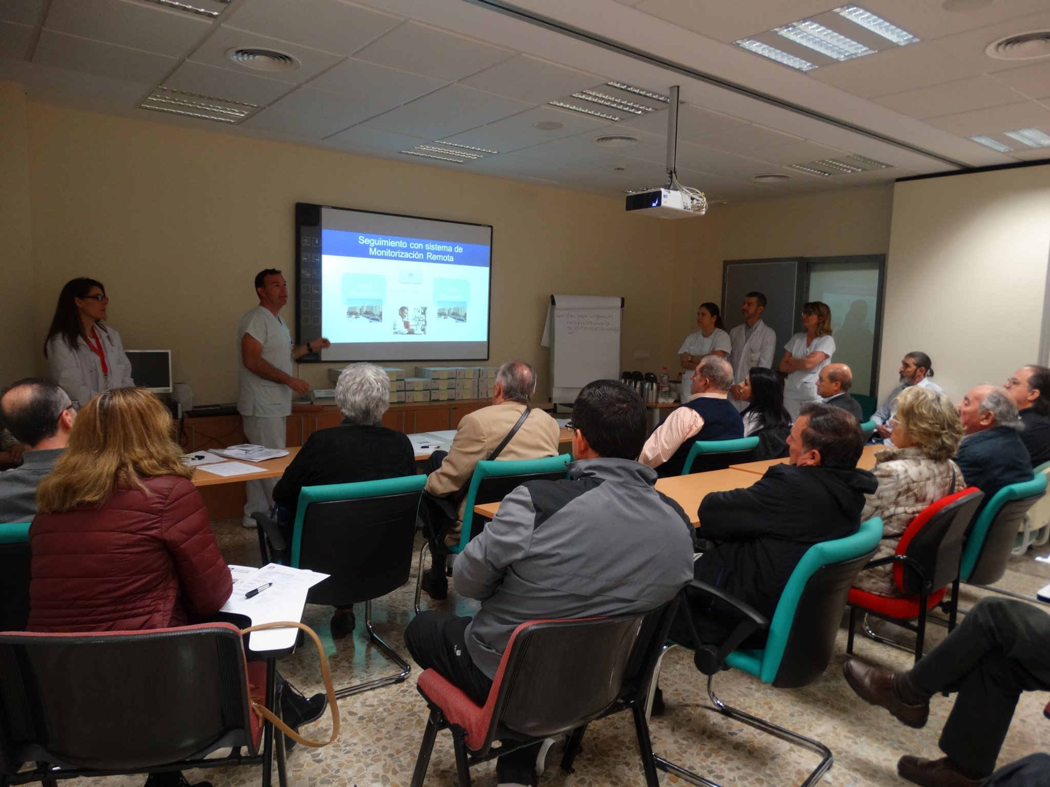 Unas 25 personas participan en una nueva una nueva Escuela de Pacientes para personas con insuficiencia cardíaca celebrada en el Hospital Costa del Sol