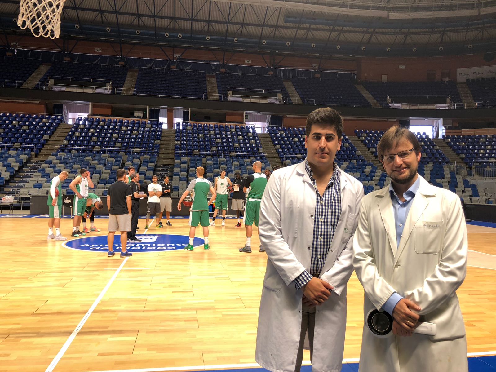 Dermatólogos del Hospital Costa del Sol llevan acabo examen cutáneo a los jugadores del Unicaja de Baloncesto con motivo de la campaña de prevención de cáncer de piel Euromelanoma