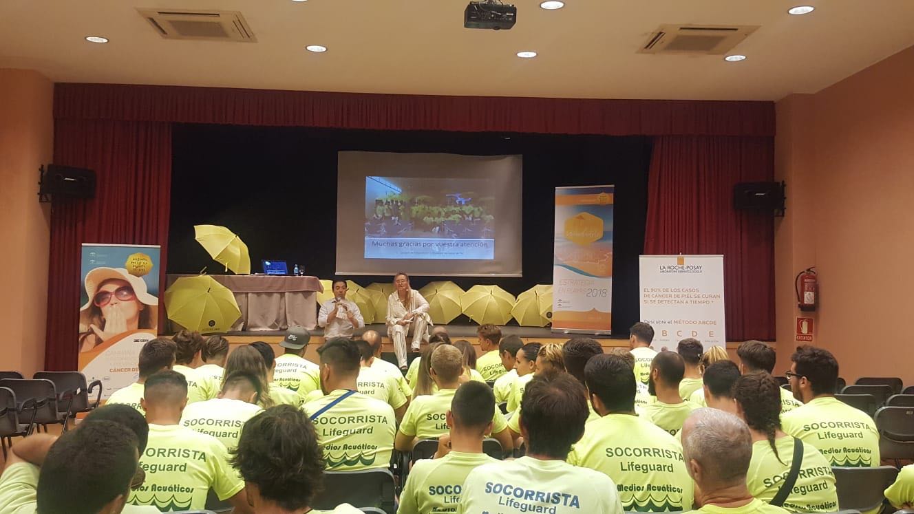 La Campaña 'Disfruta del sol sin dejarte la piel' ha formado a 200 socorristas de playa de la Costa del Sol Occidental