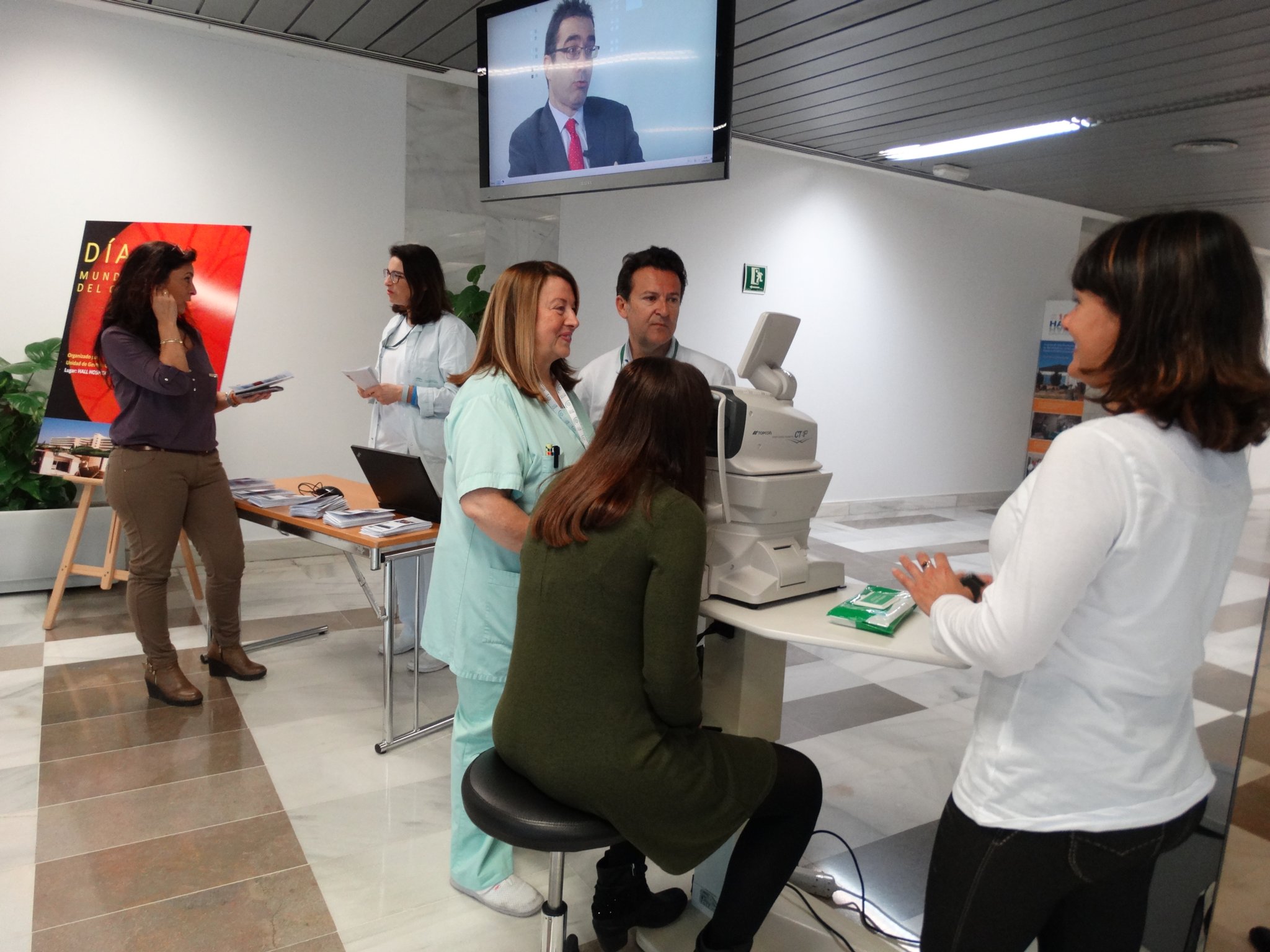 El área de Oftalmología del Hospital Costa del Sol realiza una campaña para informar y concienciar de la importancia del glaucoma