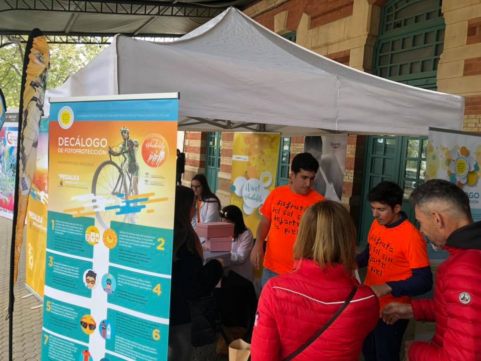 La Campaña de Fotoprotección 2019 continúa la actividad en el ámbito deportivo con su estrategia ‘Pedalea sin dejarte la piel’ en la competición Andalucía Bike Race