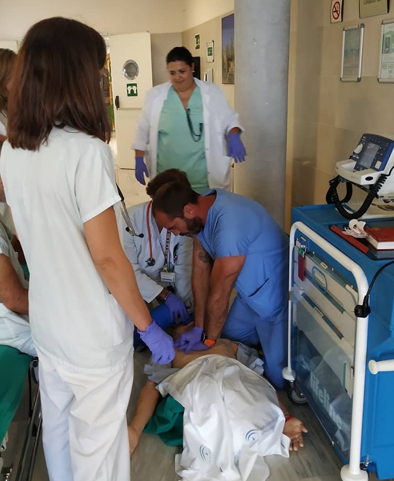 El Hospital de Alta Resolución de Benalmádena organiza un simulacro de parada cardiorrespiratoria en el área de Consultas Externas