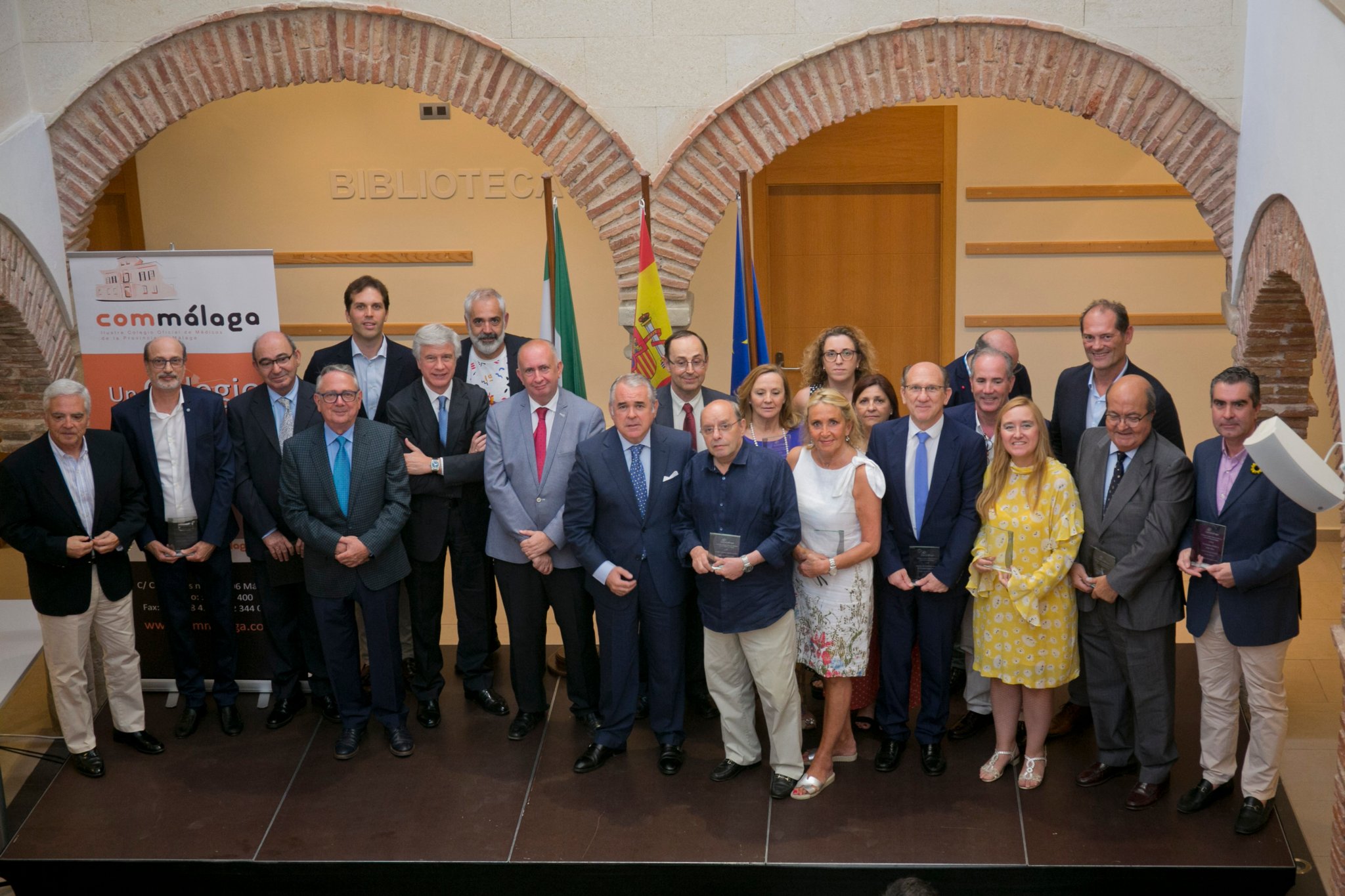Los servicios de Medicina Interna y Dermatología y el colectivo de intérpretes voluntarias del Hospital Costa del Sol, reconocidos por el Colegio de Médicos