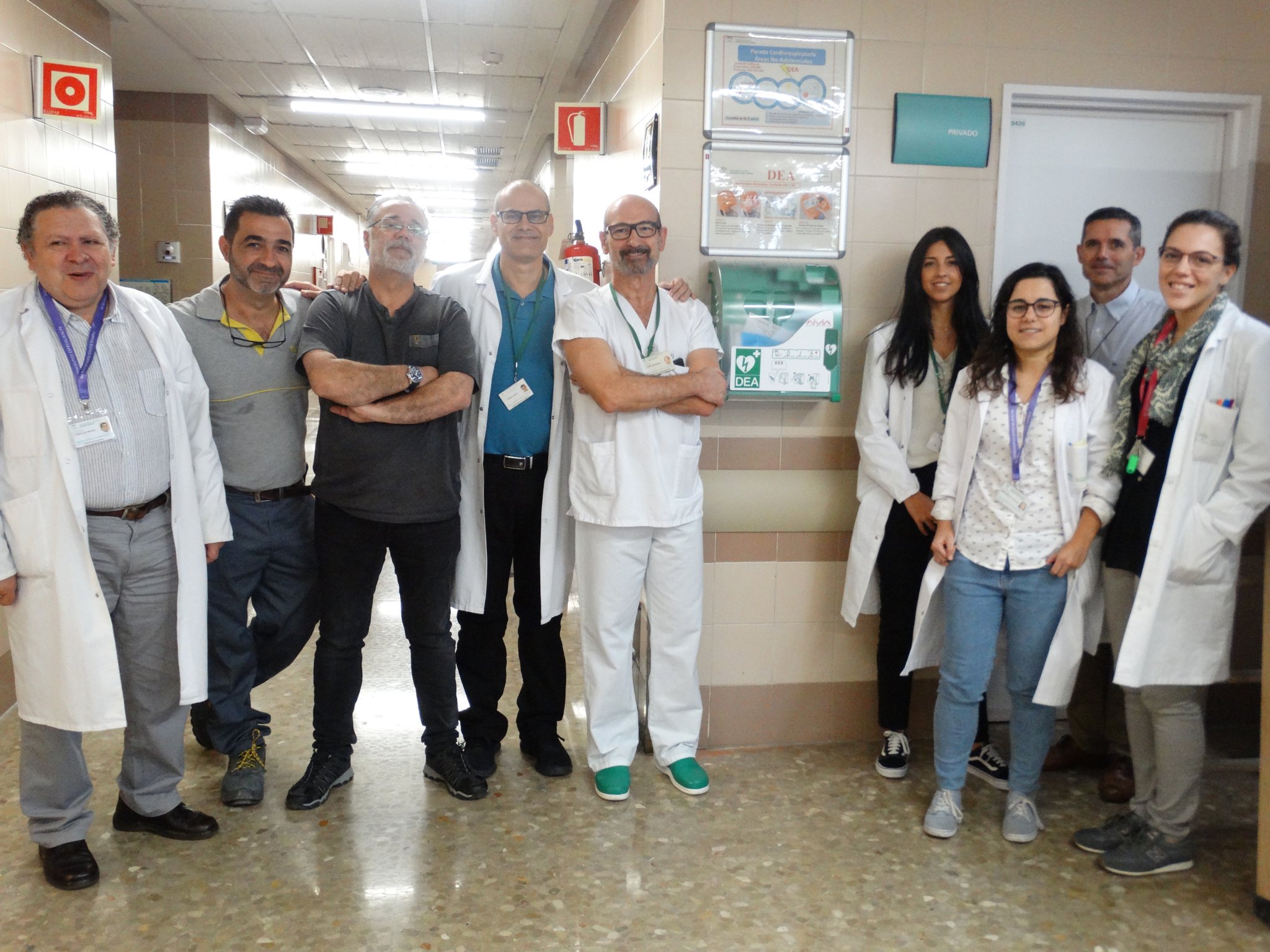 El Hospital Costa del Sol instala dos desfibriladores en áreas no asistenciales para la atención de personas que sufran una parada cardiorrespiratoria en estas zonas