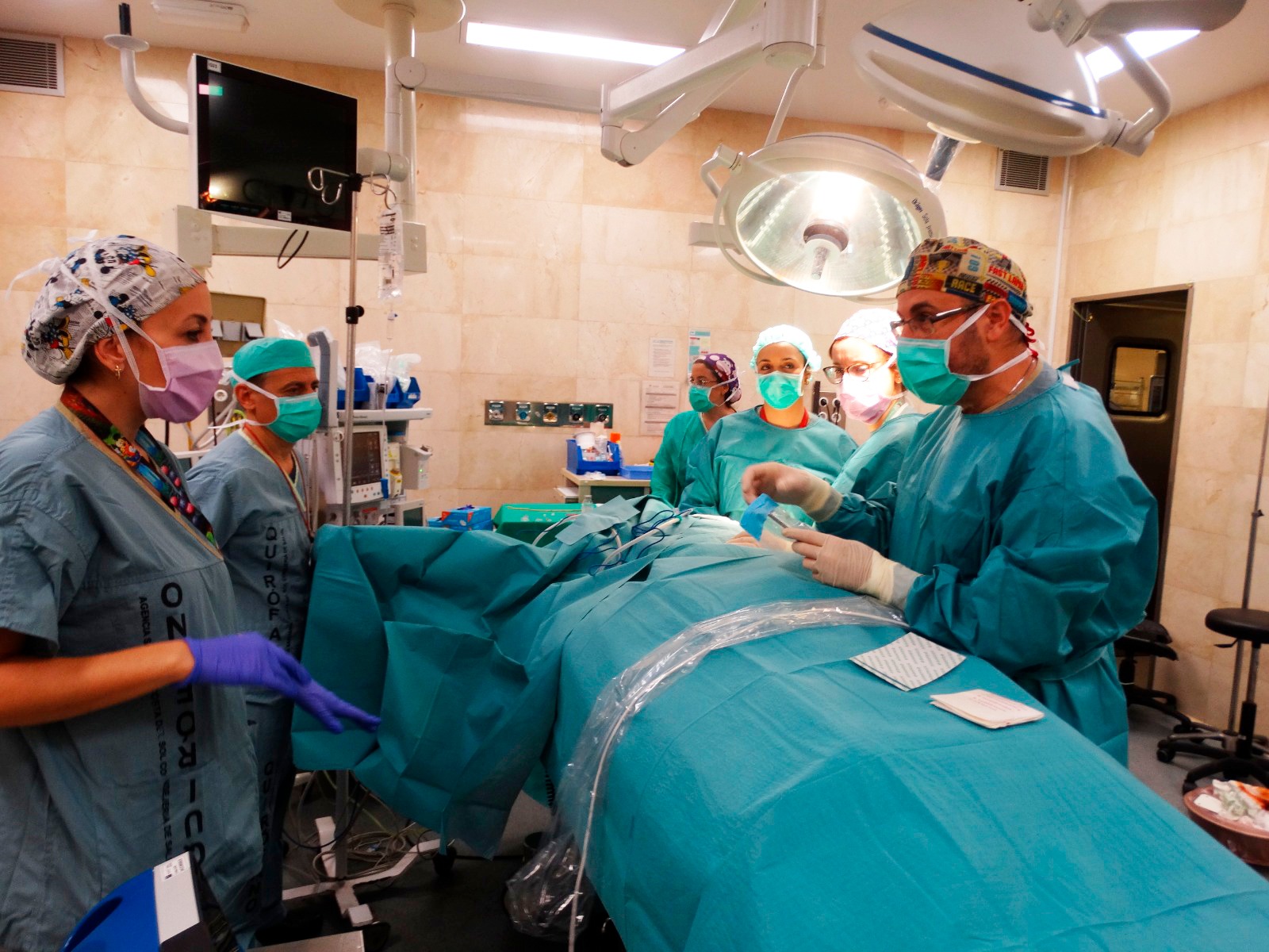El Servicio de Ginecología y Obstetricia del Hospital Costa del Sol inicia una nueva técnica de reconstrucción mamaria basada en implantar una prótesis prepectoral