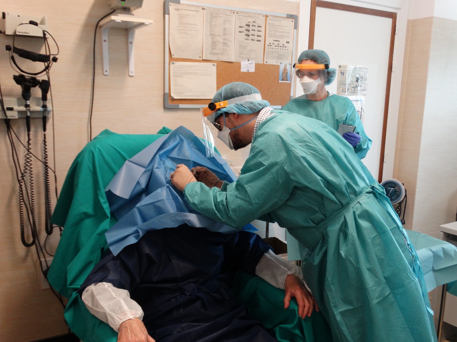 El servicio de Oftalmología del Hospital Costa del Sol ha desarrollado un circuito nuevo para pacientes con alto riesgo de pérdida de visión que necesitan tratamientos intraoculares hospitalarios no demorables