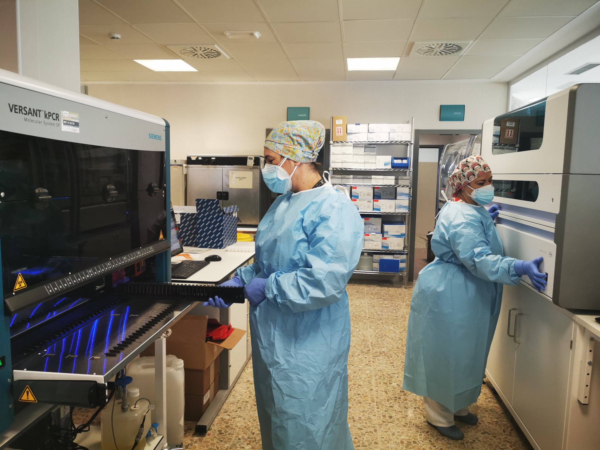 El Hospital Costa del Sol pone en marcha los robots ‘VERSANT kPCR’ y ‘MagnaPure 96’ con los que triplica su capacidad analítica de PCR