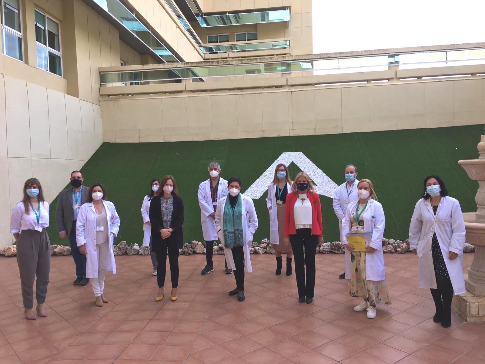 La delegada del Gobierno en Málaga, Patricia Navarro, visita el Hospital Costa del Sol para conocer el ‘Proyecto Soludable’