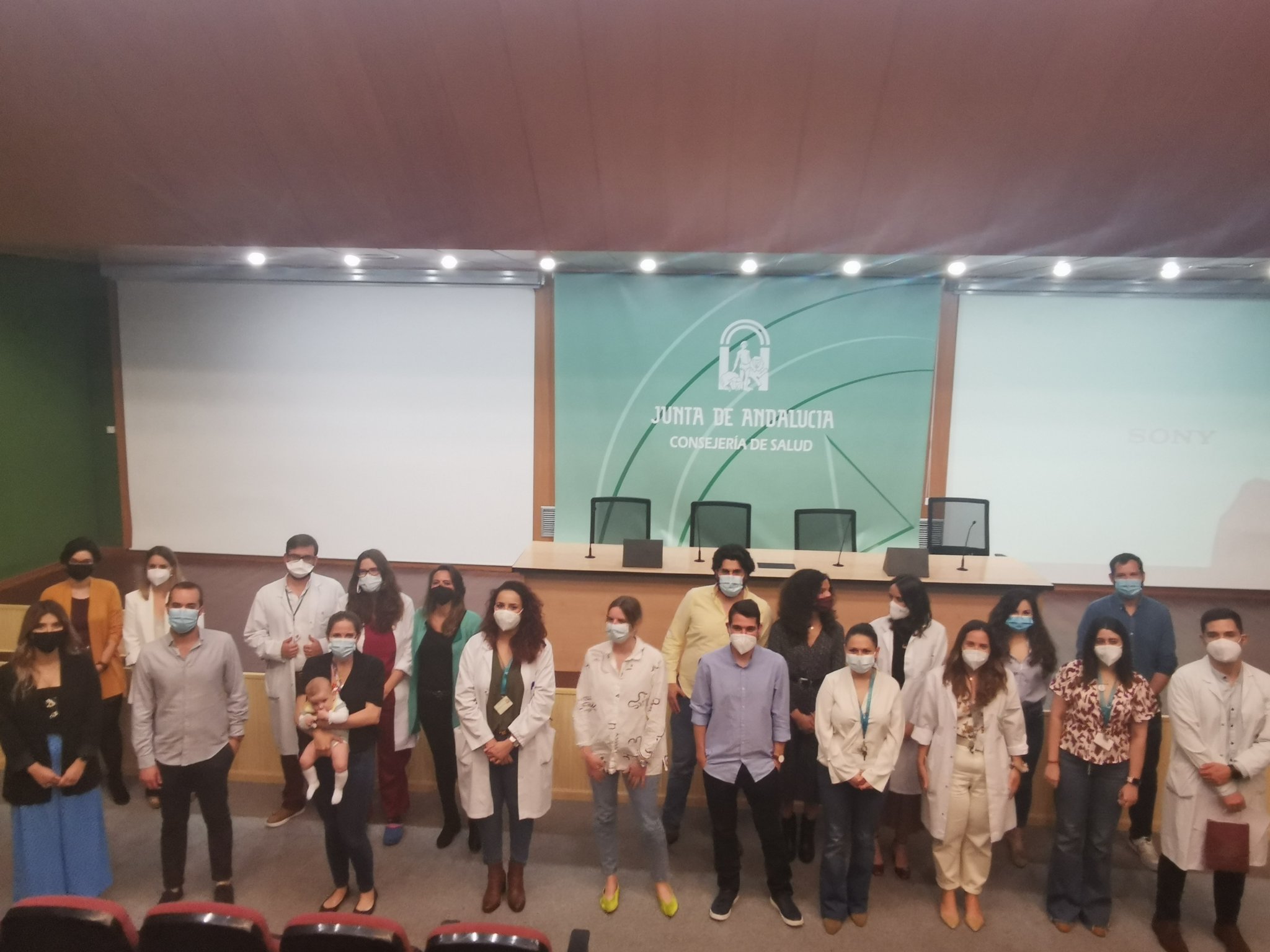 El Hospital Costa del Sol rinde homenaje a 22 nuevos profesionales que finalizan este año su formación como especialistas internos residentes