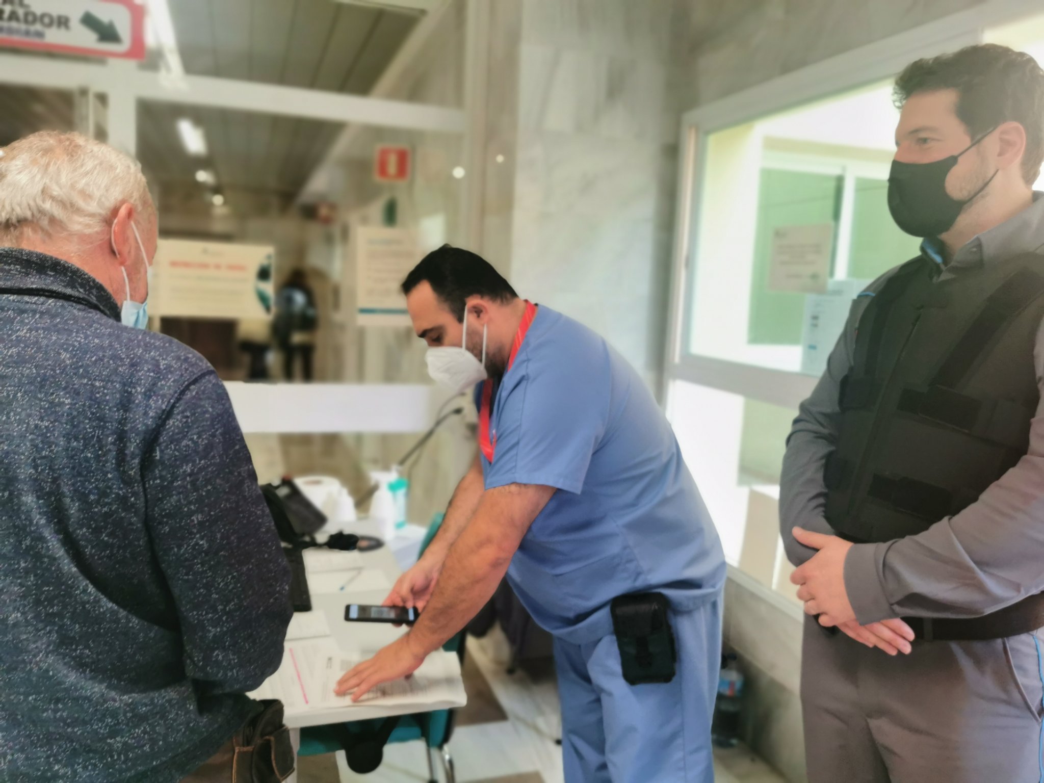El Hospital Costa del Sol recuerda que para visitar a familiares hospitalizados es necesario contar con el pasaporte Covid que se puede obtener digitalmente a través de la plataforma ClicSalud o de la App Salud Andalucía