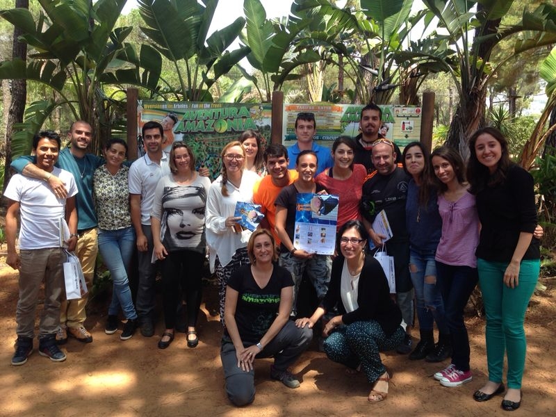 La campaña de Fotoprotección del Hospital Costa del Sol continúa con la formación de los monitores de ocio y tiempo libre del Parque de Aventuras Amazonia
