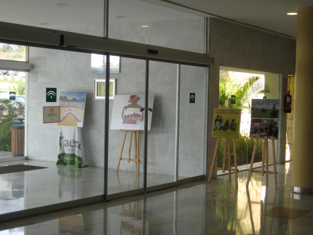 El Hospital de Alta Resolución de Benalmádena acoge la exposición de fotografías ‘Con otra Mirada’