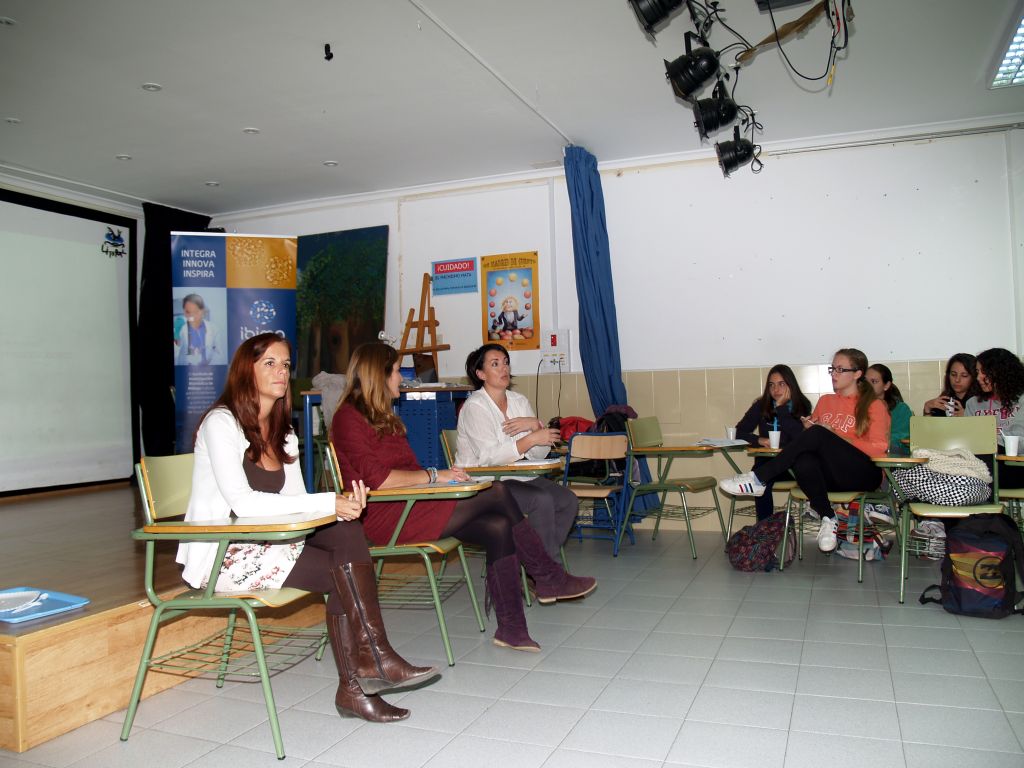 Responsables técnicos de Biobanco de hospitales malagueños acercan el mundo científico a jóvenes de educación secundaria